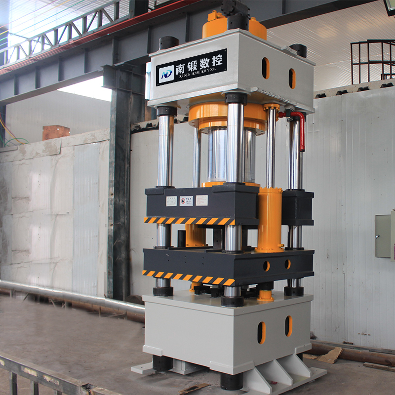 630T牛羊舔磚成型油壓機(jī)，鹽磚成型油壓機(jī)一出二