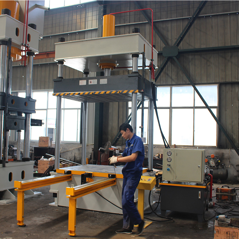 100噸四柱液壓機(jī)定子轉(zhuǎn)子壓裝成型油壓機(jī)四柱壓力機(jī)
